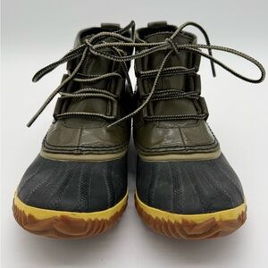 Sorel Ankle Boots in olive and navy